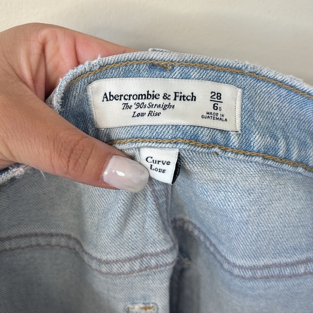 Abercrombie & Fitch Curve Love The 90’s Straight Low Rise Light Wash Denim Jean - Picture 8 of 9